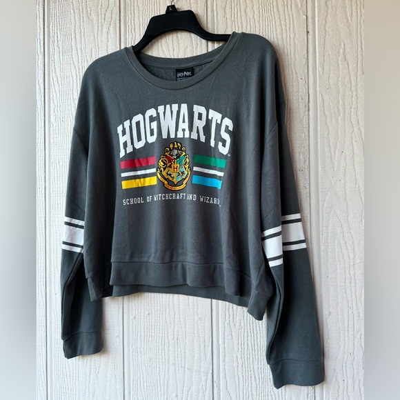 Harry Potter Hogwarts Pullover In Heather Grey - Picture 9 of 10